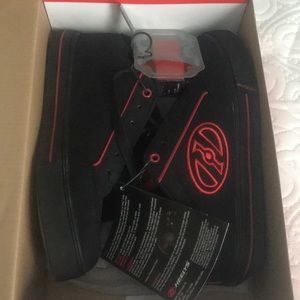 HELLYS youth size 6...NEW